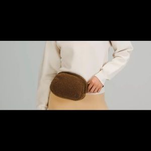 Lululemon everywhere fleece belt bag